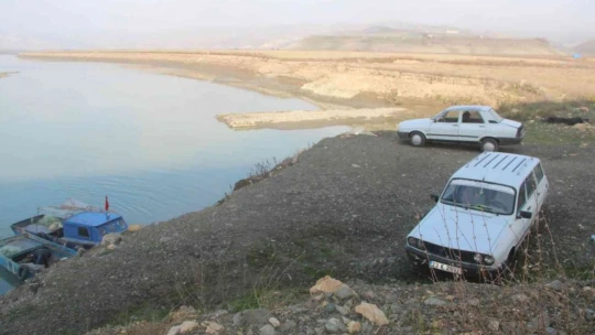 Kuraklığın en net fotoğrafı: 'Suya girmek yasaktır' yazısı var, su yok