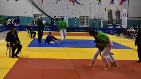 Kuraş Türkiye Şampiyonası Elazığ'da başladı