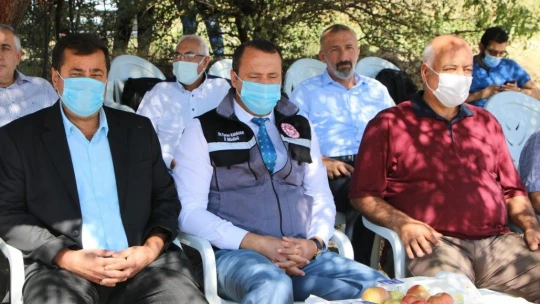 Kurutmalık domateslerle ay yıldızlı Türkiye haritası oluşturuldu