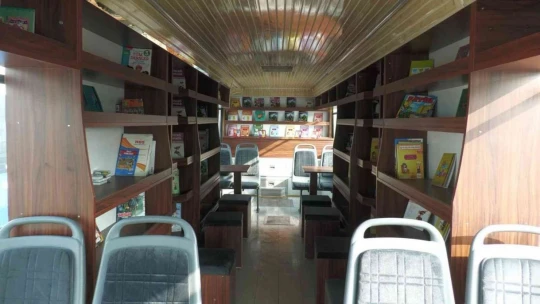 Kütüphanesi olmayan okulların kütüphanesi 'Kitapbüs' olacak