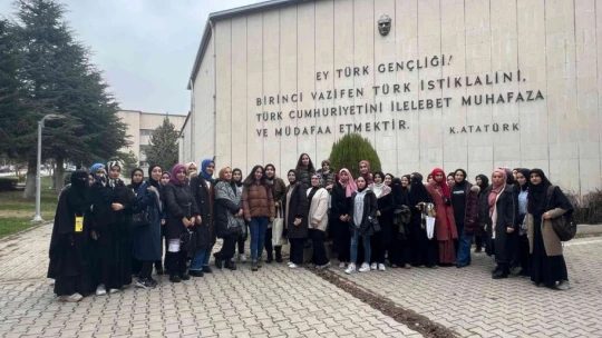 Lise öğrencileri FÜ'yü gezdi