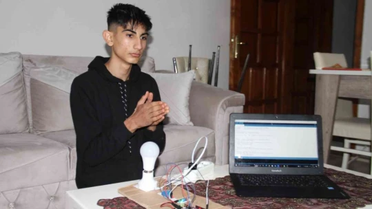 Lise öğrencisi, sese duyarlı lamba geliştirdi