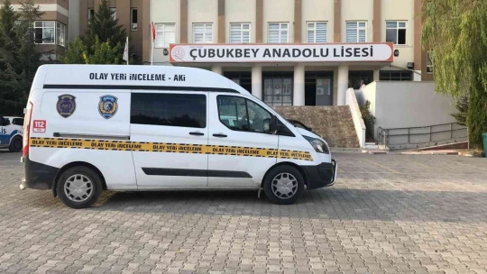 Lisede çalışan hizmetli odasında ölü bulundu