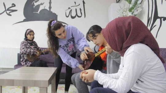 Mahalledeki sosyal tesis kadınlara iş kapısı oluyor