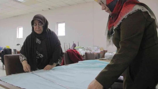 Mahalledeki sosyal tesis kadınlara iş kapısı oluyor