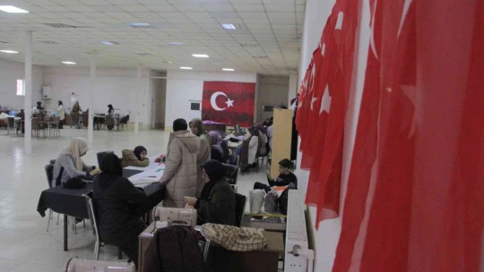 Mahalledeki sosyal tesis kadınlara iş kapısı oluyor