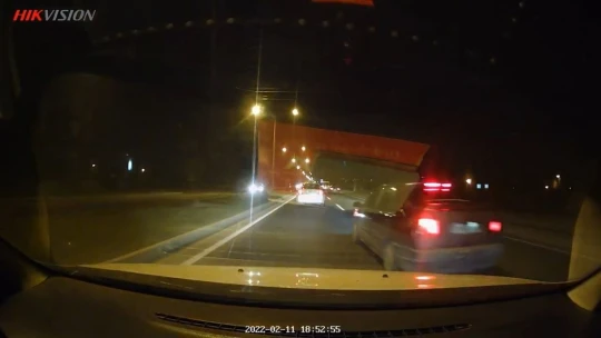 Makas atarak ilerledi, hem kendi hem de başkalarının canını tehlikeye attı