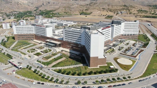 Mardin'den geldi, şifayı Elazığ'da buldu