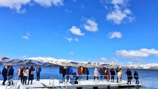 Masa tenisi sporcuları Elazığ'ı gezdi