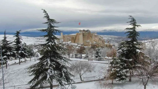 Medeniyetlerin beşiği Harput tekrar beyaza büründü, kartpostallık görüntüler oluştu