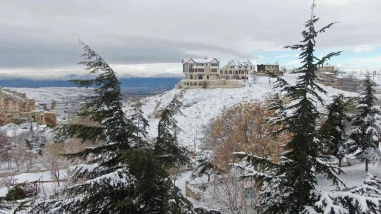 Medeniyetlerin beşiği Harput tekrar beyaza büründü, kartpostallık görüntüler oluştu