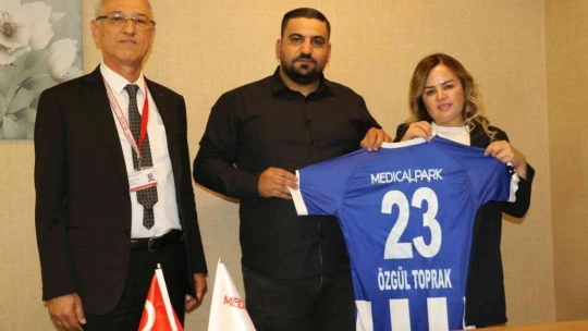 Medical Park Elazığ Hastanesi, Elazığ Karakoçan FK'nın sağlık sponsorluğu anlaşmasını yeniledi