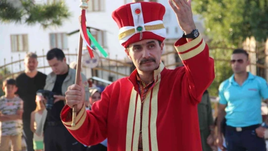 Mehteran takımı ve Atlı Jandarma Timi vatandaşlara Osmanlı dönemini yaşattı