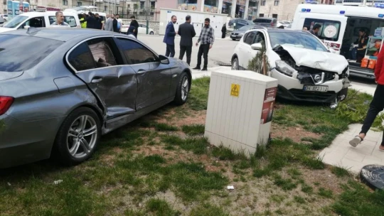 MHP Elazığ Milletvekili adayı Işıkver trafik kazasında yaralandı