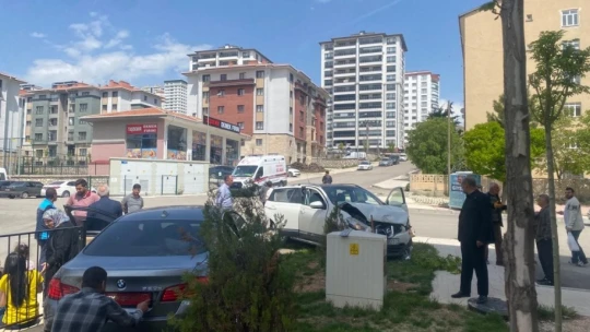MHP Elazığ Milletvekili adayı Işıkver trafik kazasında yaralandı