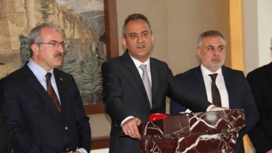 Özer: '364 milyonluk mevcut yatırımlara ilave olarak 1 milyarlık yatırımı Elazığ'a kazandırmış olduk'