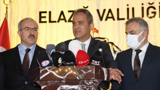 Milli Eğitim Bakanı Özer: '855 bin derslikte yüz yüze eğitime ara vermeden devam ediyoruz'