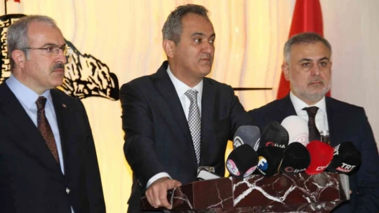 Milli Eğitim Bakanı Özer: '855 bin derslikte yüz yüze eğitime ara vermeden devam ediyoruz'