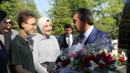 Milli Eğitim Bakanı Tekin, öğrencilerle bir araya geldi