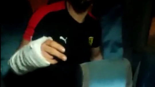 Minibüste yolculuk yaparken elini koltuğun arasına sıkıştırdı