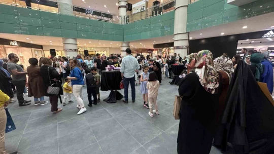 Minik öğrencilerin yıl sonu resim sergisi beğeni topladı