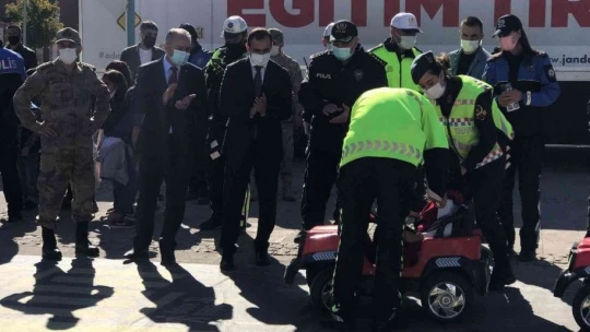 Mobil Trafik Eğitim Tırı Elazığ'da öğrencilerle buluştu