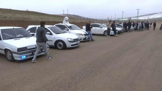 Modifiye tutkunları toplanıp, yedikleri cezaları sergiledi