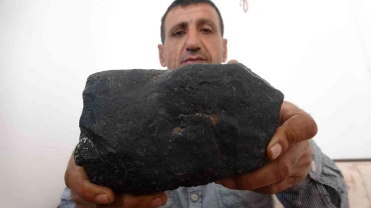 Murat Nehri kıyısında gezerken 'göktaşı' buldu