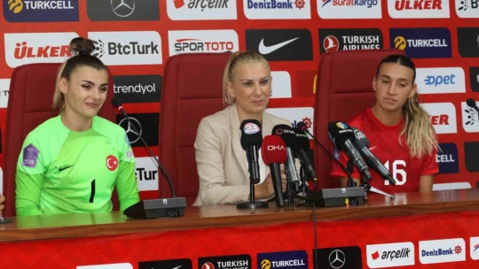 Necla Güngör Kıragası: 'Seyirci rekorunu Elazığ'da kırdık'