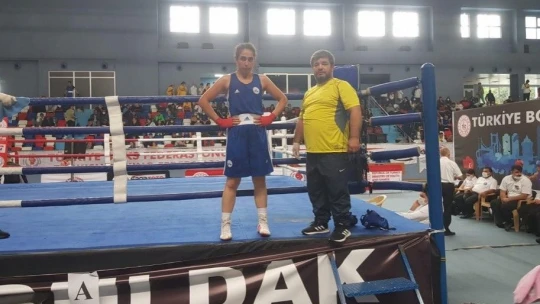 Nuri Eroğlu Büyük Erkekler ve Büyük Kadınlar Türkiye Ferdi Boks Şampiyonası'nda Elazığ rüzgarı