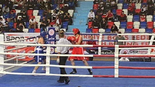 Nuri Eroğlu Büyük Erkekler ve Büyük Kadınlar Türkiye Ferdi Boks Şampiyonası'nda Elazığ rüzgarı