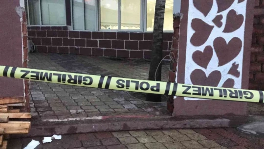 Oğlunun düğününde, eşini öldürüp kızını yaraladı