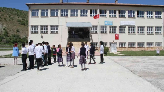 Öğrencinin öğretmene bıraktığı not hayalini gerçeğe dönüştürdü