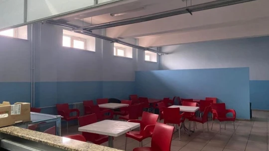 Okul kantinine giren kar maskeli hırsızlar, ne varsa çöp poşetine doldurup çaldı