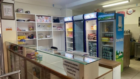Okul kantinine giren kar maskeli hırsızlar, ne varsa çöp poşetine doldurup çaldı