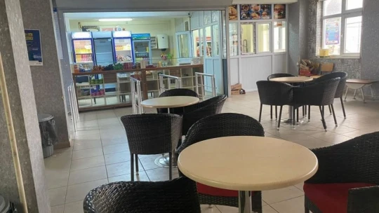 Okul kantinine giren kar maskeli hırsızlar, ne varsa çöp poşetine doldurup çaldı