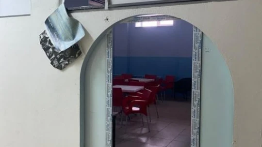 Okul kantinine giren kar maskeli hırsızlar, ne varsa çöp poşetine doldurup çaldı