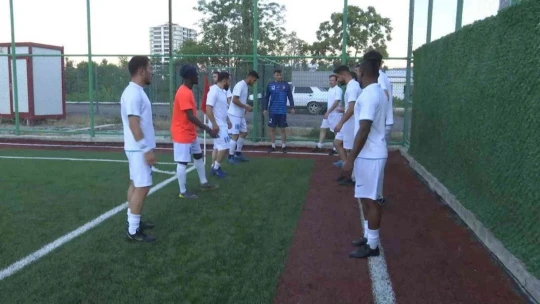 Okumak için Elazığ'a gelen Afrikalı öğrencilerin hayali futbolcu olmak