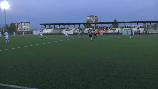 Okumak için Elazığ'a gelen Afrikalı öğrencilerin hayali futbolcu olmak