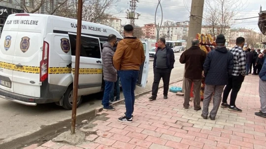 Önce kuzenini, ardından kuzeninin sığındığı bakkalı bıçakladı