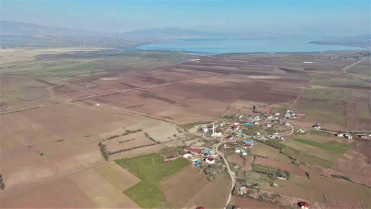 Önceden çölü andıran baraj sahası suyla doldu