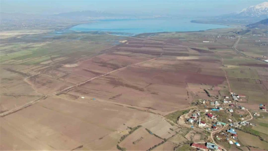 Önceden çölü andıran baraj sahası suyla doldu