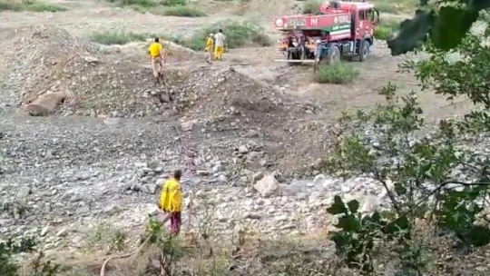 Orman yangınını söndürme çalışmaları çok sayıda ekiple sürüyor