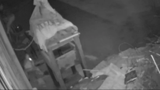 Örümcek adam gibi tırmanan hırsızlar 40 bin liralık bakır kablo çaldı