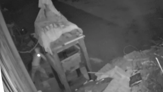 Örümcek adam gibi tırmanan hırsızlar 40 bin liralık bakır kablo çaldı