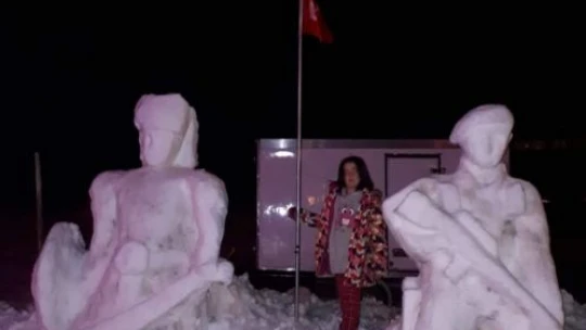 Oto tamirci, kardan heykelleri ile heykeltıraşlara adeta taş çıkardı