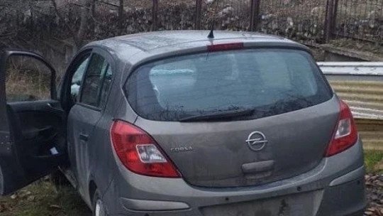 Otomobil bahçeye uçtu: 1 yaralı