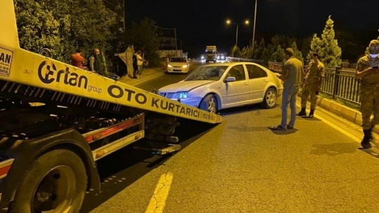 Otomobil bahçeye uçtu: 2 yaralı