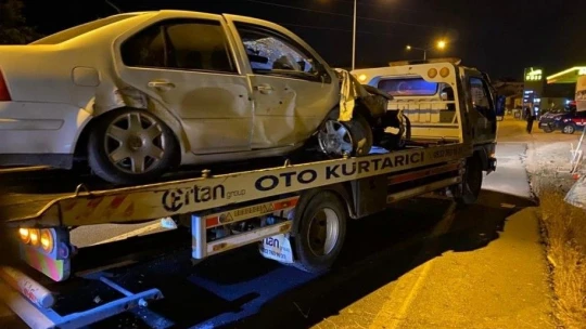 Otomobil bahçeye uçtu: 2 yaralı