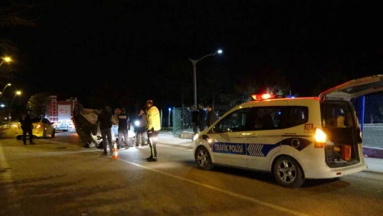 Otomobil takla attı, emniyet kemeri takan sürücünün burnu bile kanamadı